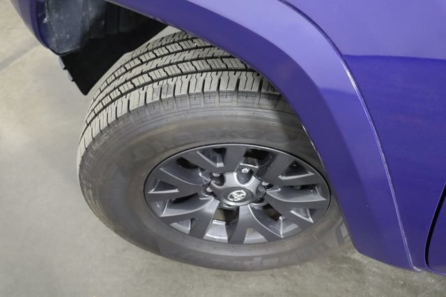 Used 2022 Toyota Tacoma SR5 w/ Technology Package RWD image 38
