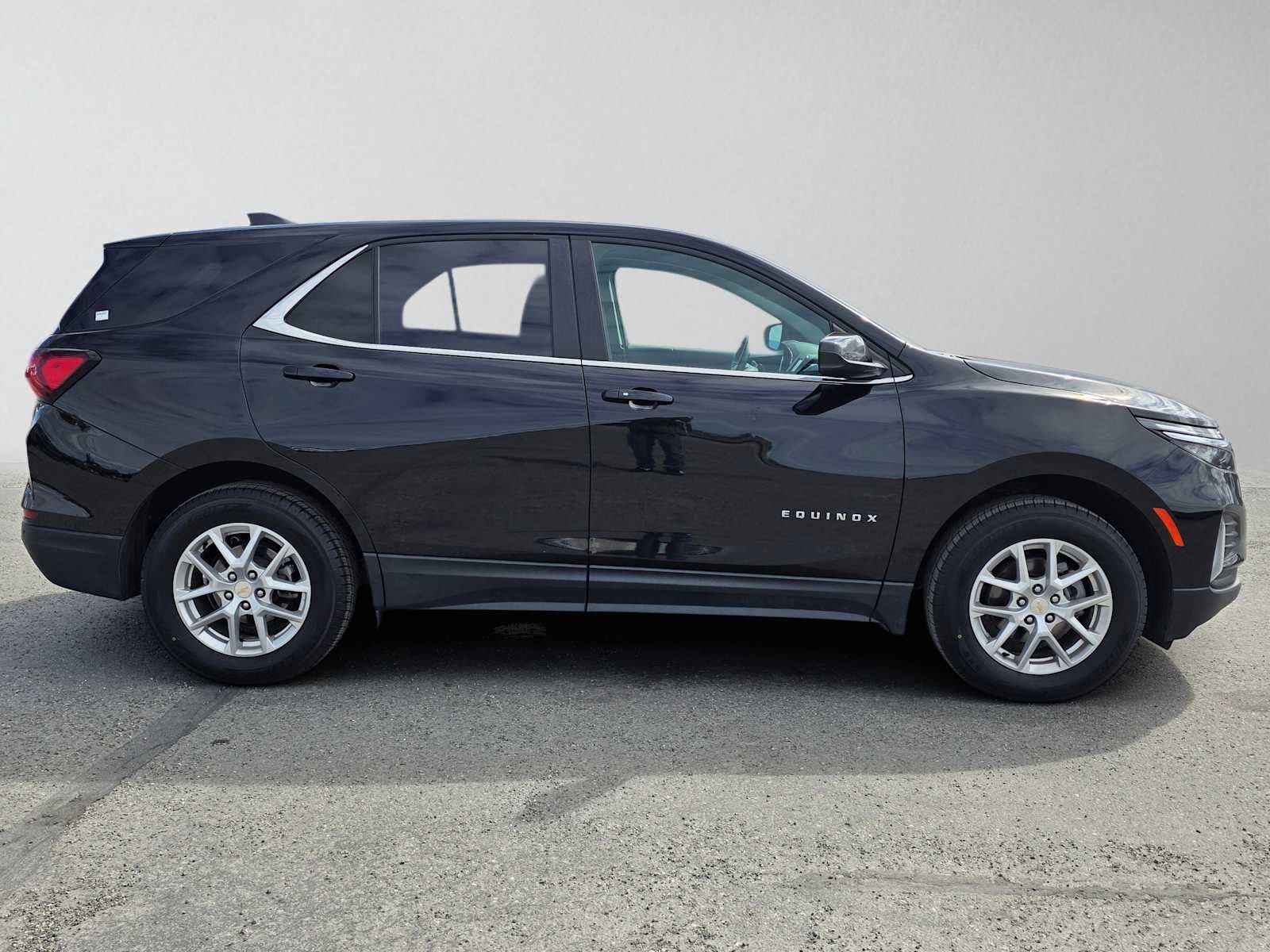 Used 2024 Chevrolet Equinox LT AWD/4WD image 2