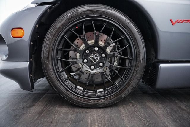 Used 2000 Dodge Viper GTS RWD image 39