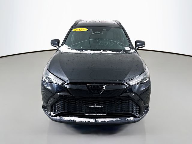 Used 2024 Toyota Corolla Cross SE w/ Moonroof Package image 2