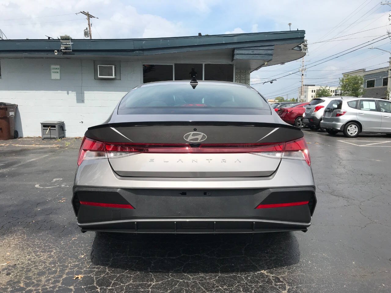 Used 2025 Hyundai Elantra Sport FWD image 6