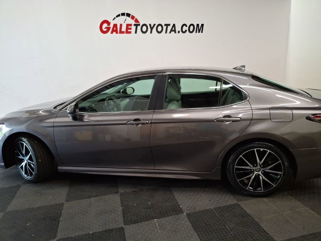 Used 2024 Toyota Camry SE FWD image 9