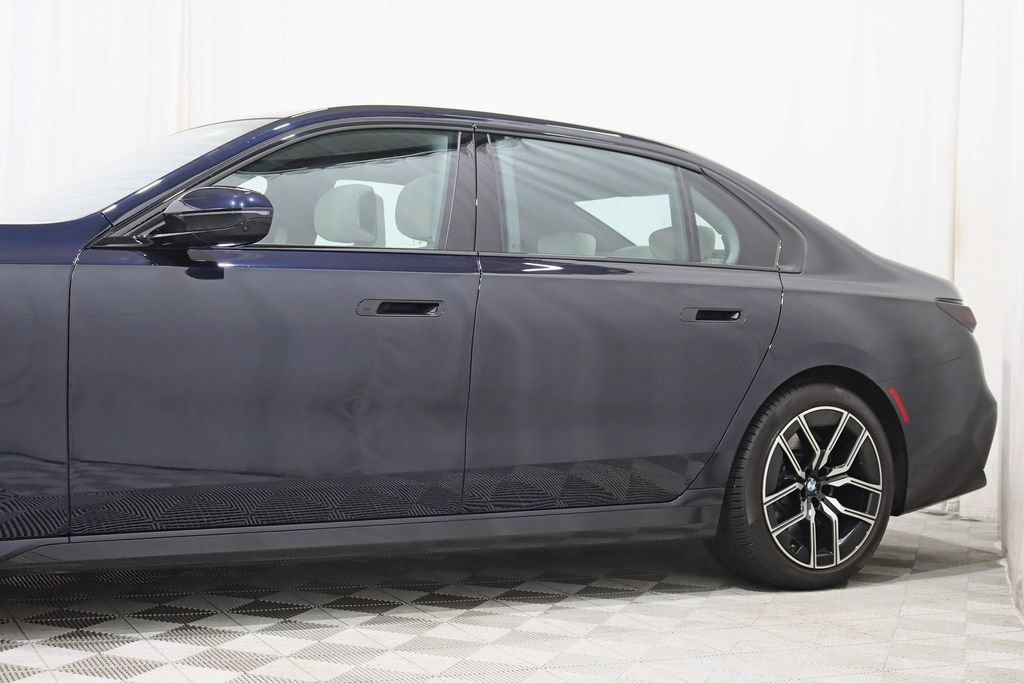 Used 2024 BMW 740i xDrive w/ Premium Package 2 AWD/4WD image 3