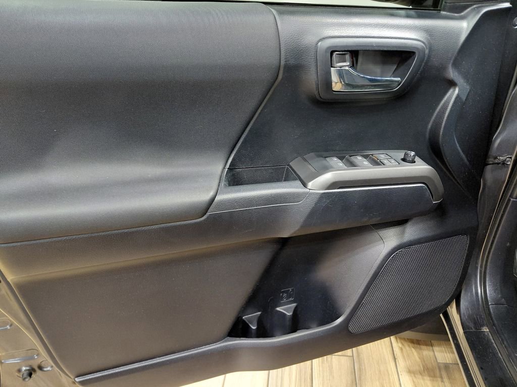 Used 2019 Toyota Tacoma TRD Off-Road AWD/4WD image 40