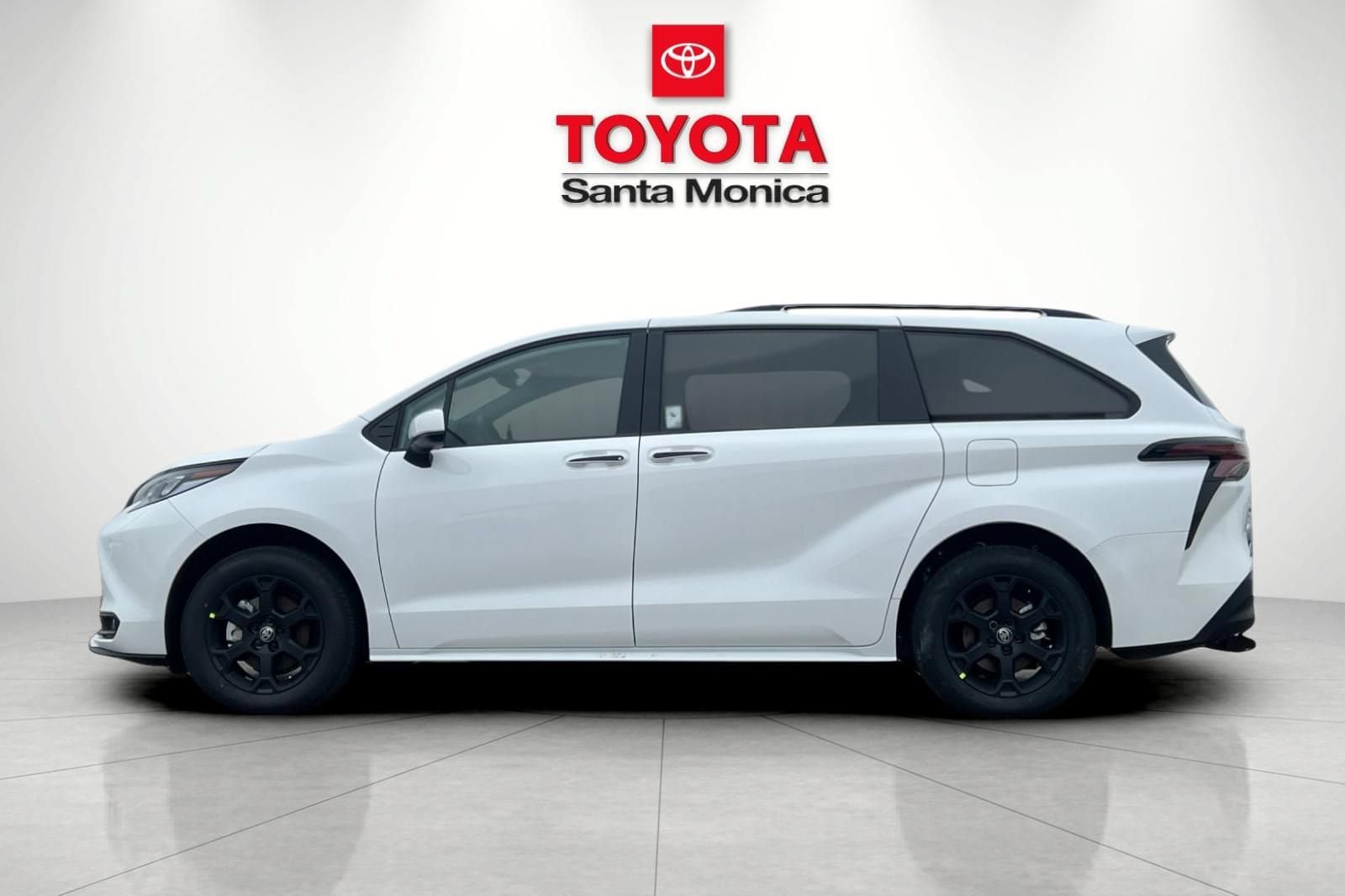 New 2026 Toyota Sienna XLE Woodland Edition AWD/4WD image 8