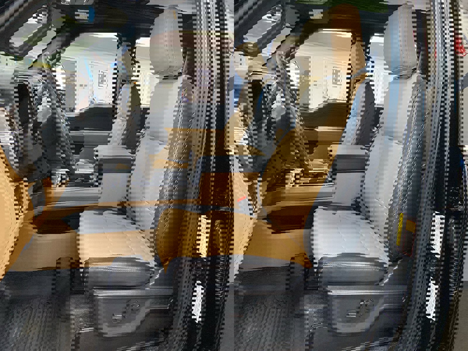 Certified 2025 Ford F350 Lariat w/ Lariat Ultimate Package image 16