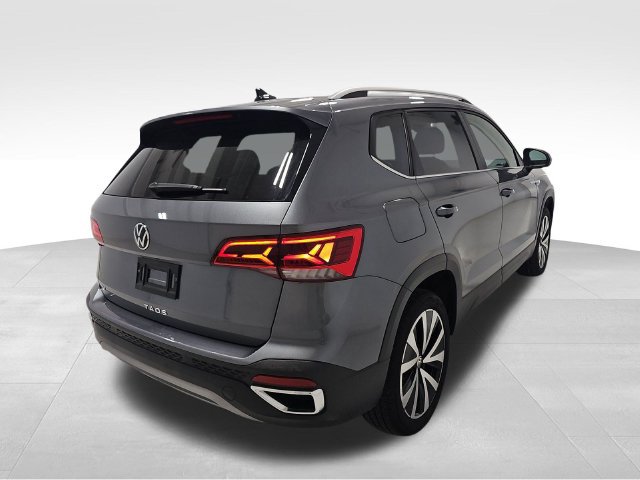 Used 2023 Volkswagen Taos SE w/ Panoramic Sunroof Package FWD image 8