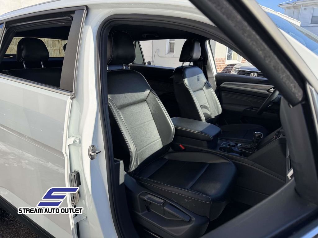 Used 2022 Volkswagen Atlas Cross Sport SE image 12