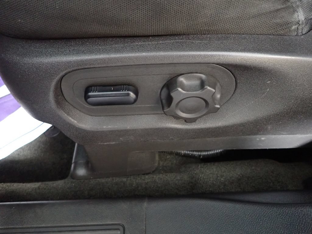 Used 2013 Ford Explorer XLT FWD image 22