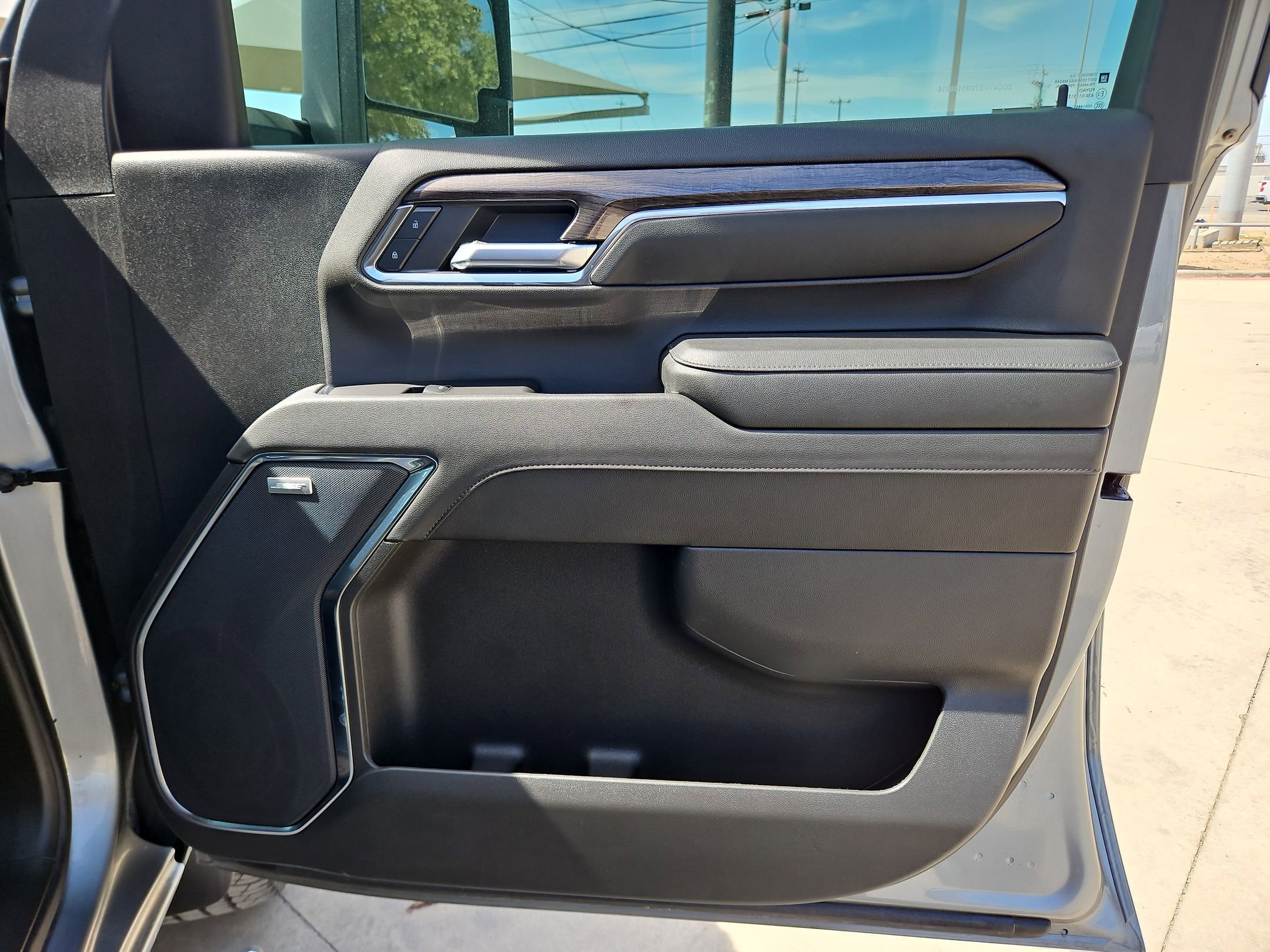 Certified 2024 Chevrolet Silverado 2500 LTZ w/ LTZ Convenience Package image 31