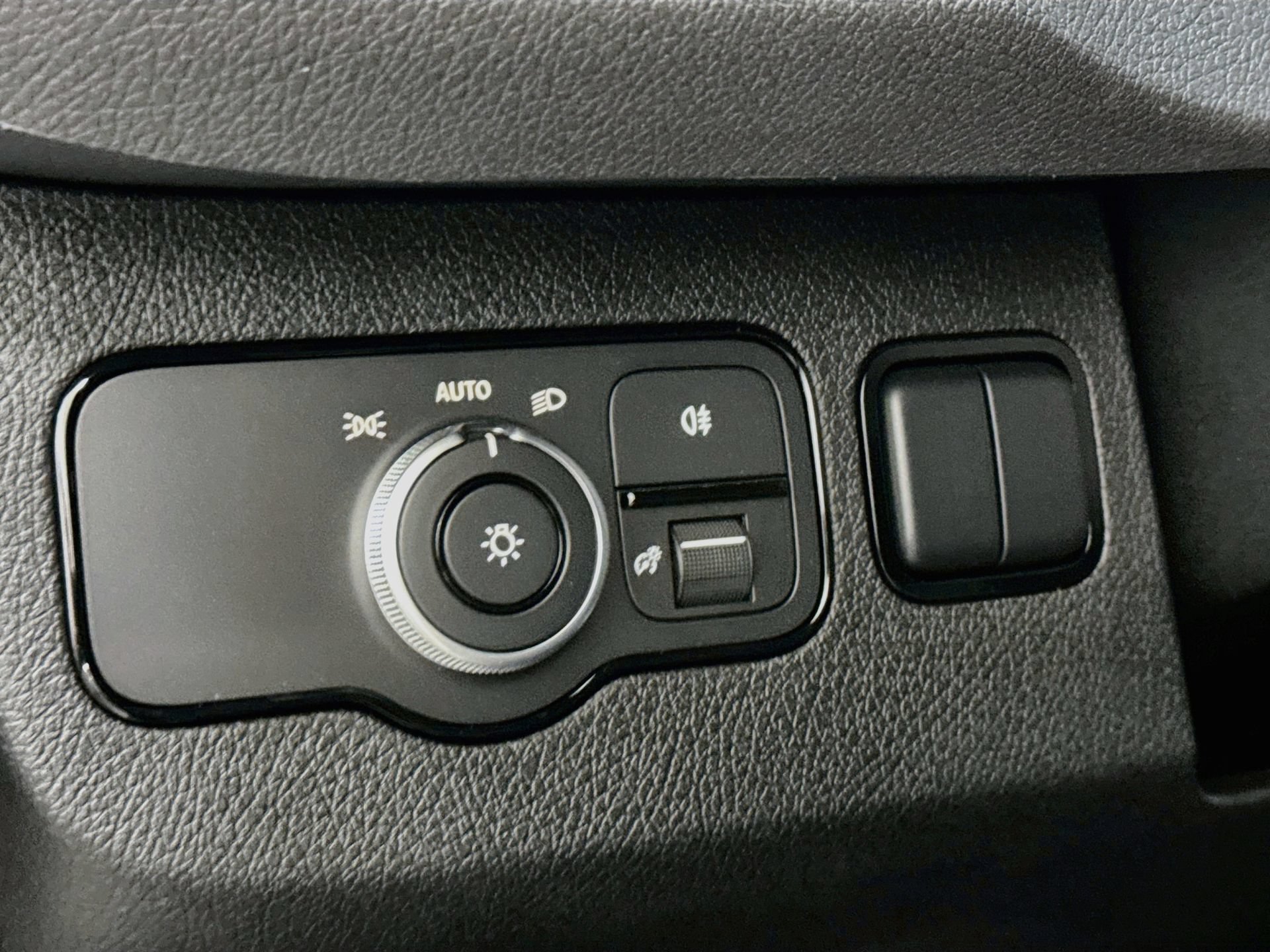 Used 2025 Mercedes-Benz Sprinter 2500 image 11