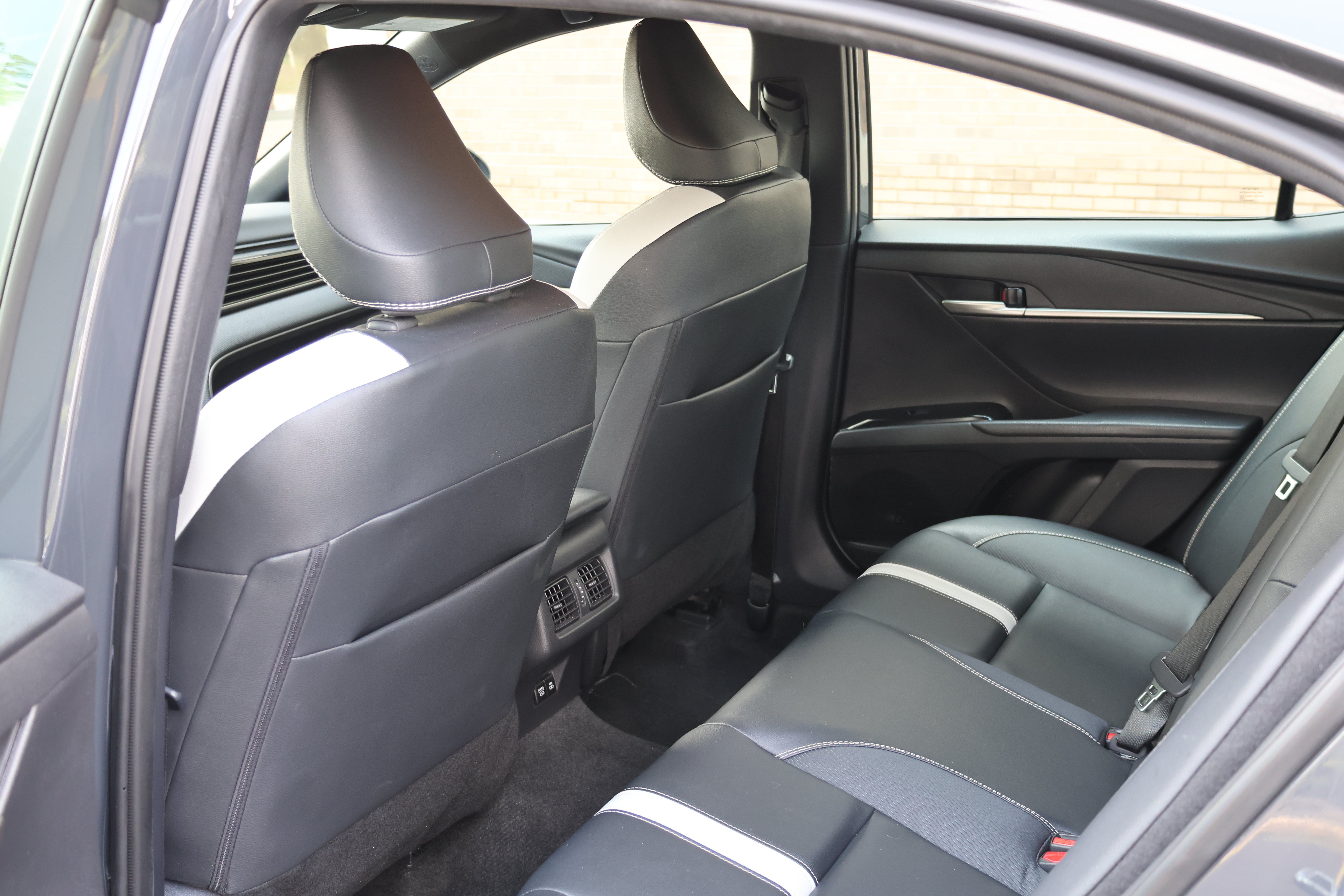 Used 2025 Toyota Camry SE FWD image 16