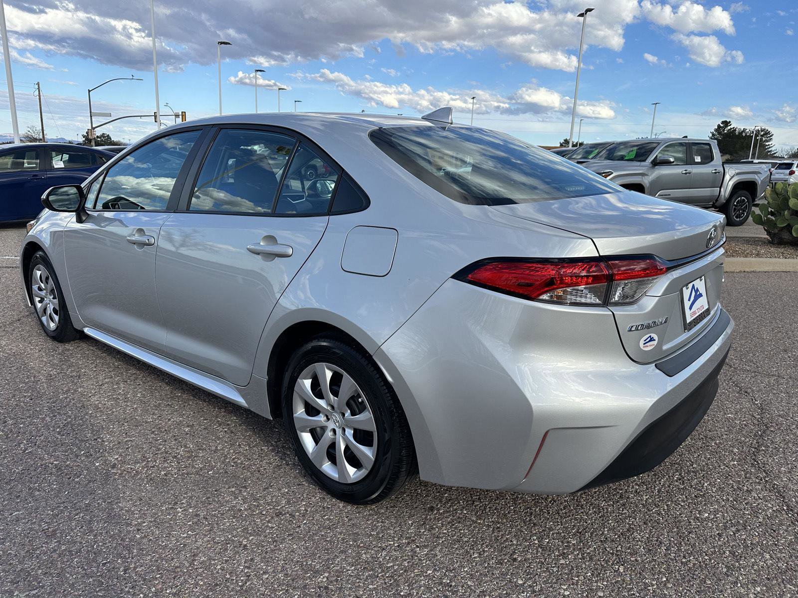 Used 2023 Toyota Corolla LE image 3