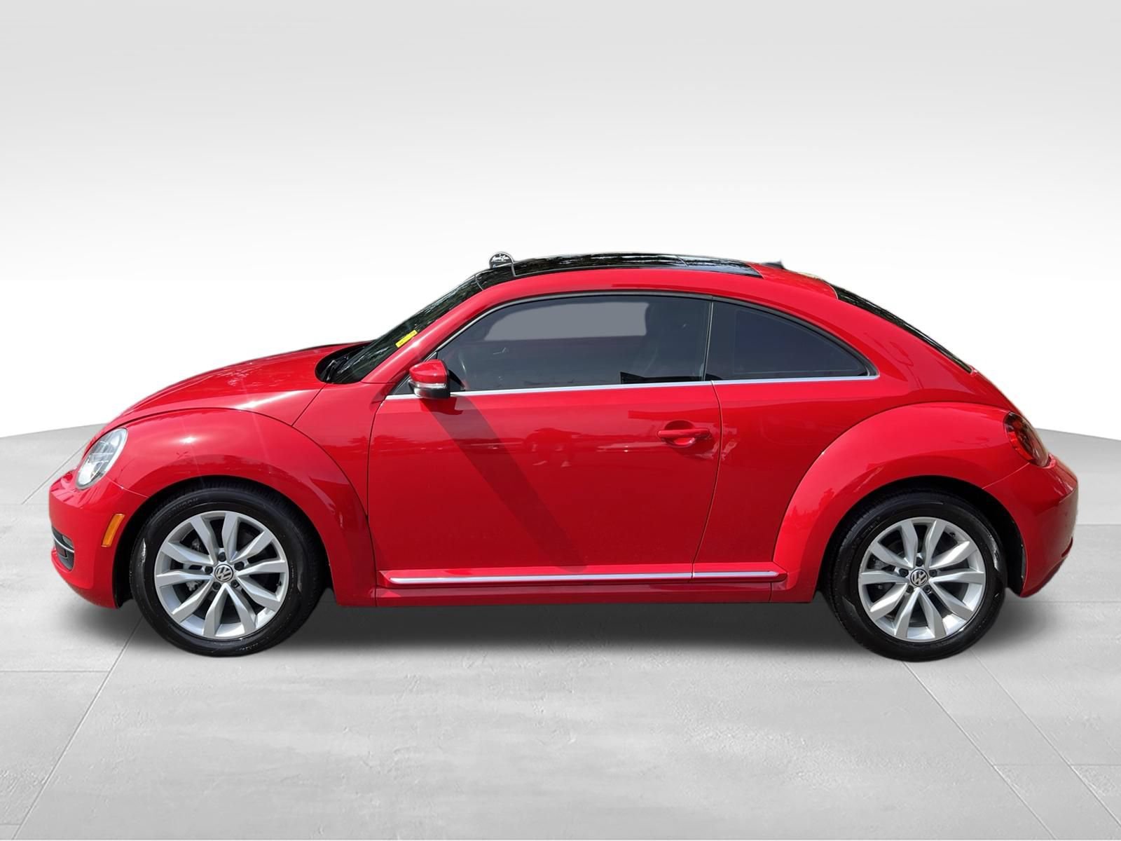 Used 2015 Volkswagen Beetle TDI FWD image 2