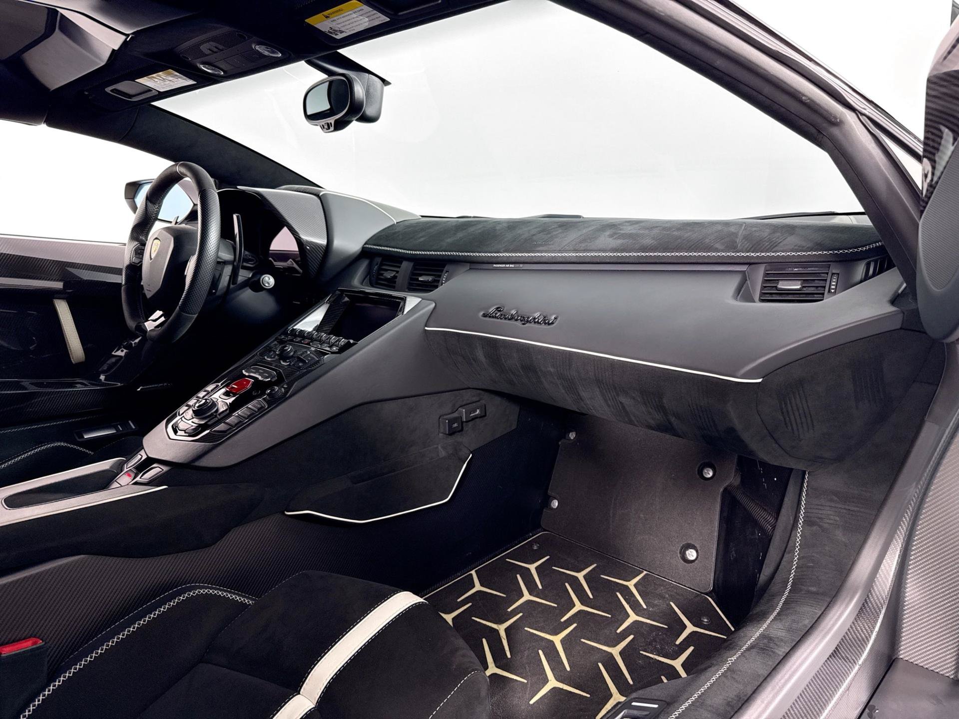 Used 2020 Lamborghini Aventador SVJ AWD/4WD image 8