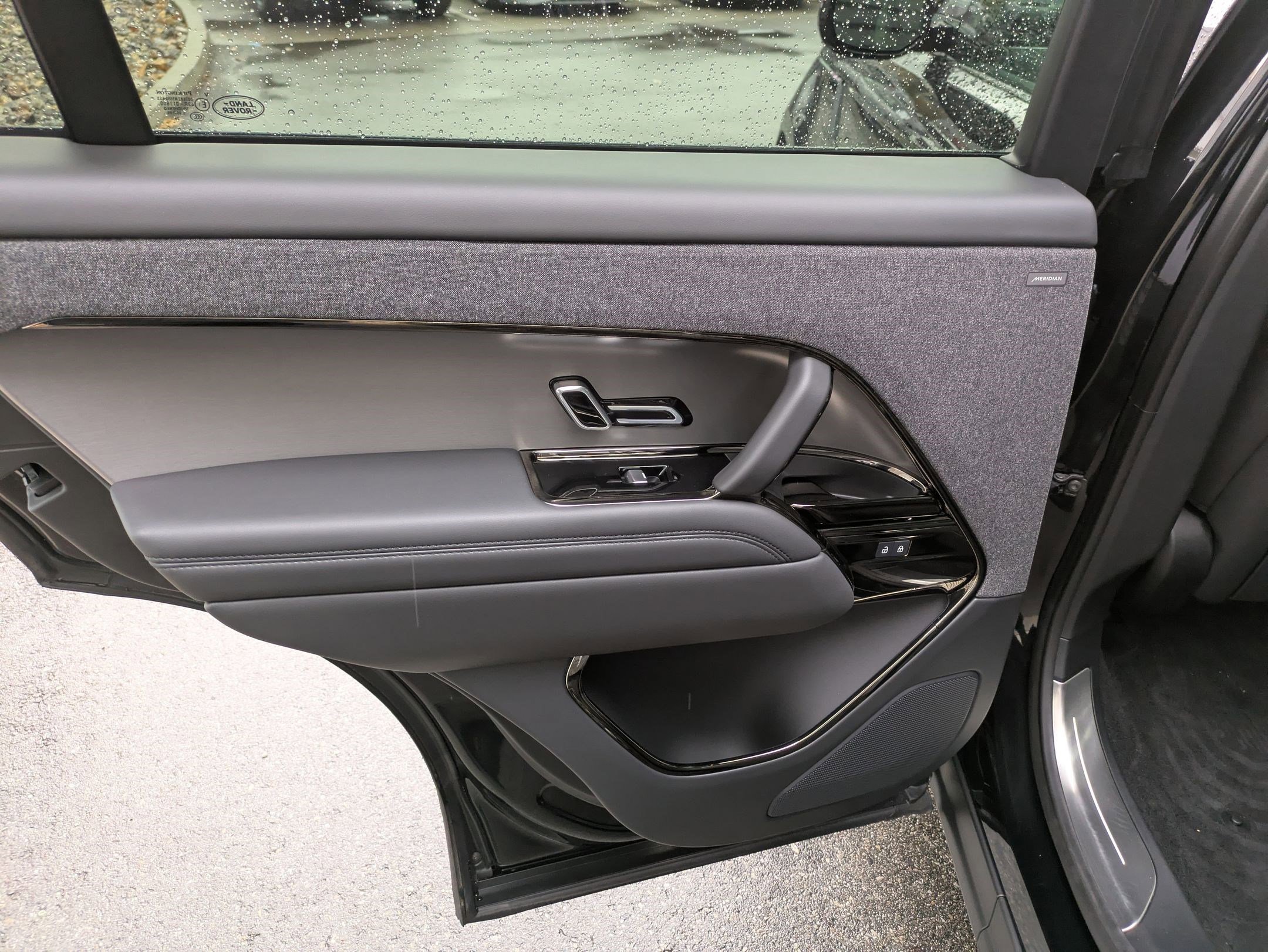 Used 2025 Land Rover Range Rover Sport image 31