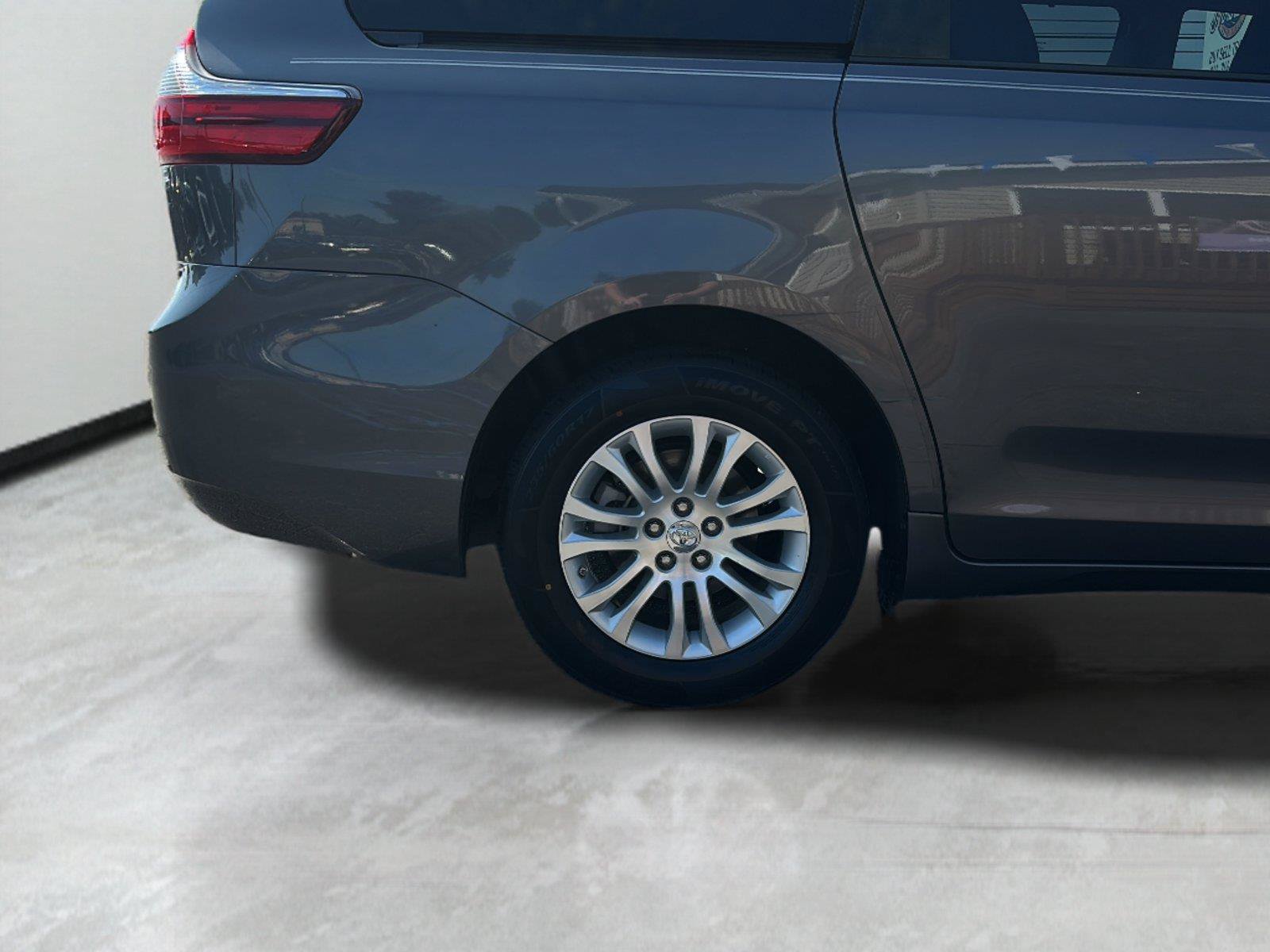 Used 2017 Toyota Sienna XLE w/ XLE Navigation Package FWD image 29