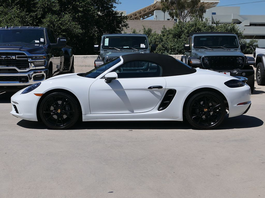 Used 2024 Porsche 718 Boxster RWD image 5