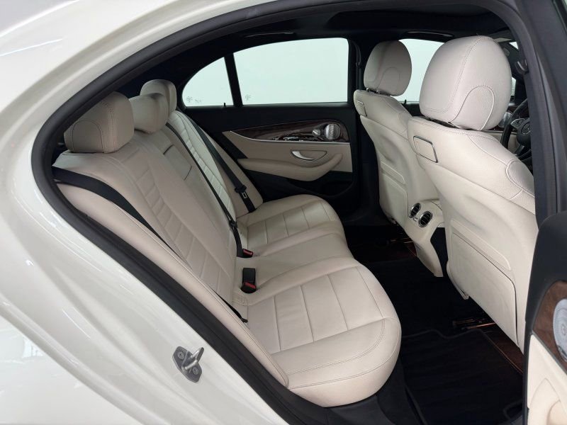 Used 2018 Mercedes-Benz E 400 4MATIC Sedan w/ Premium 2 Package (Q02) image 17