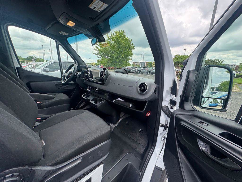 Used 2025 Mercedes-Benz Sprinter 2500 image 17