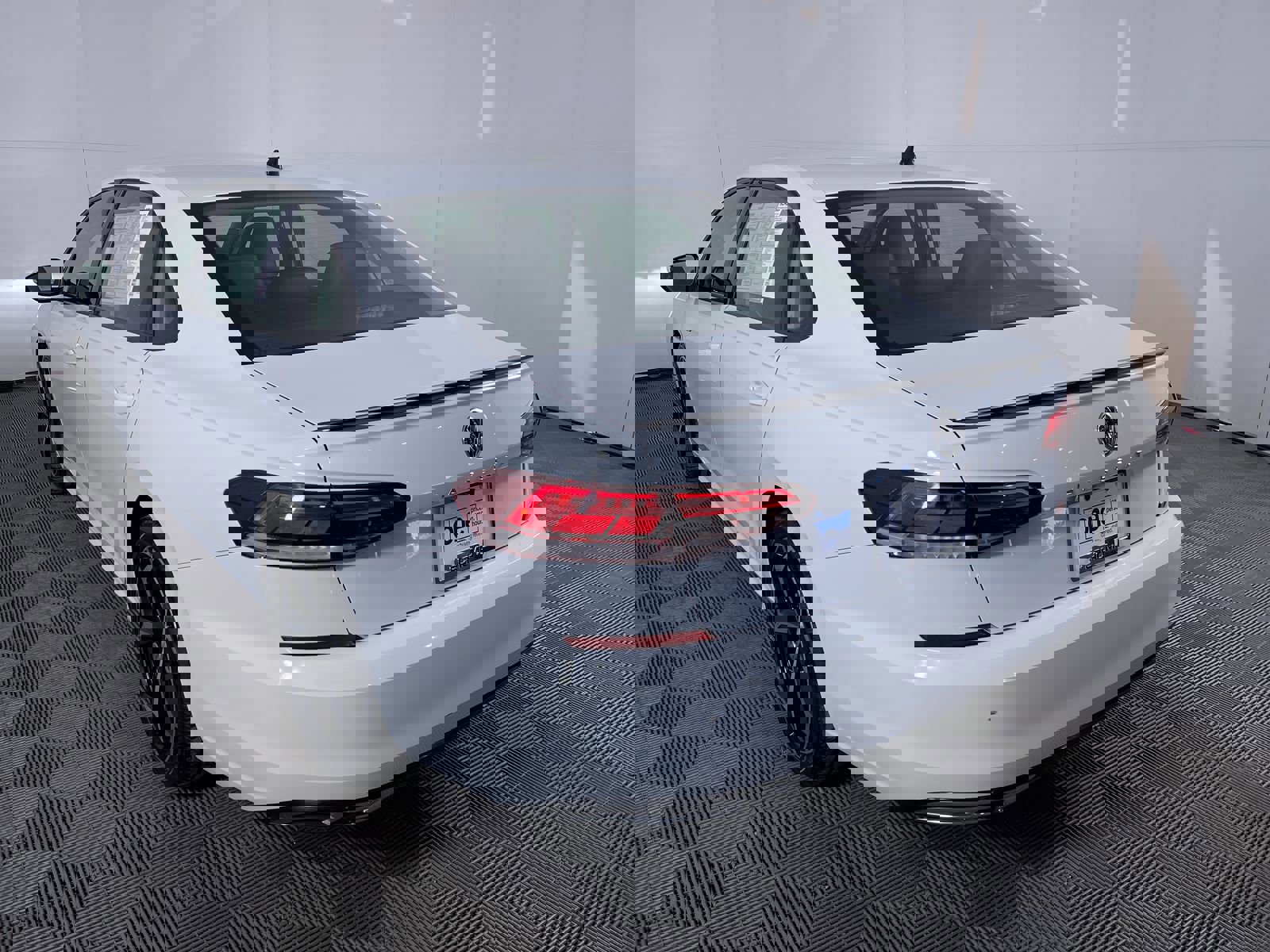 Used 2020 Volkswagen Passat 2.0T R-Line image 22