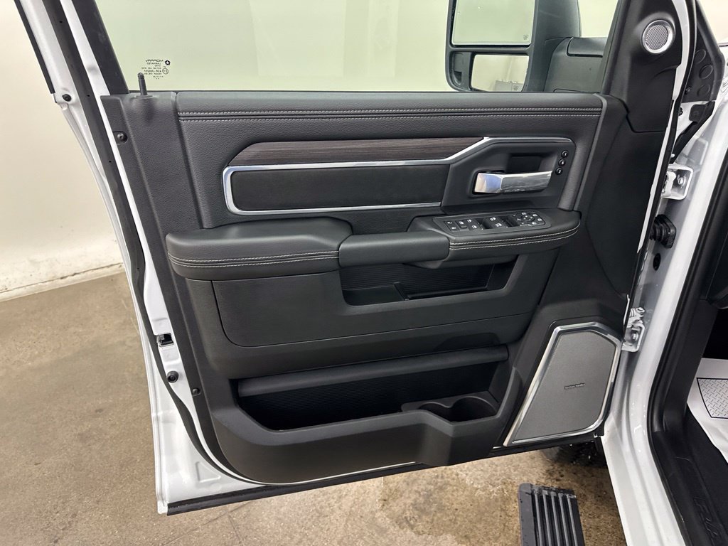 New 2026 RAM 3500 Laramie AWD/4WD image 36