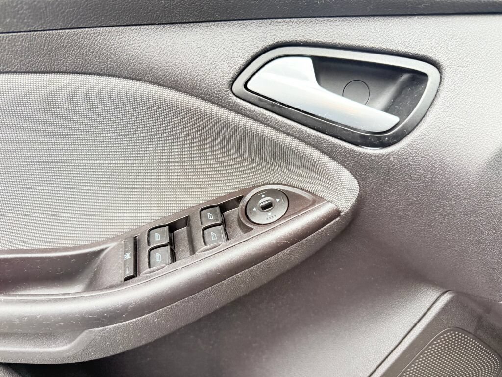 Used 2014 Ford Focus SE FWD image 12