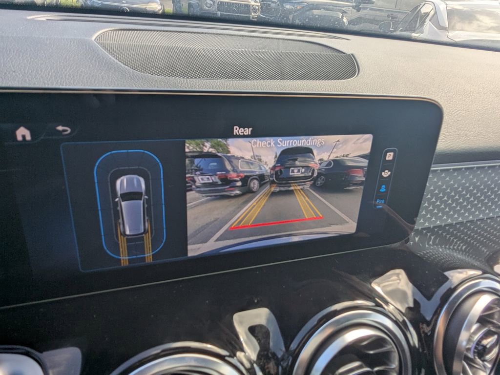 Used 2024 Mercedes-Benz GLB 250 4MATIC image 9