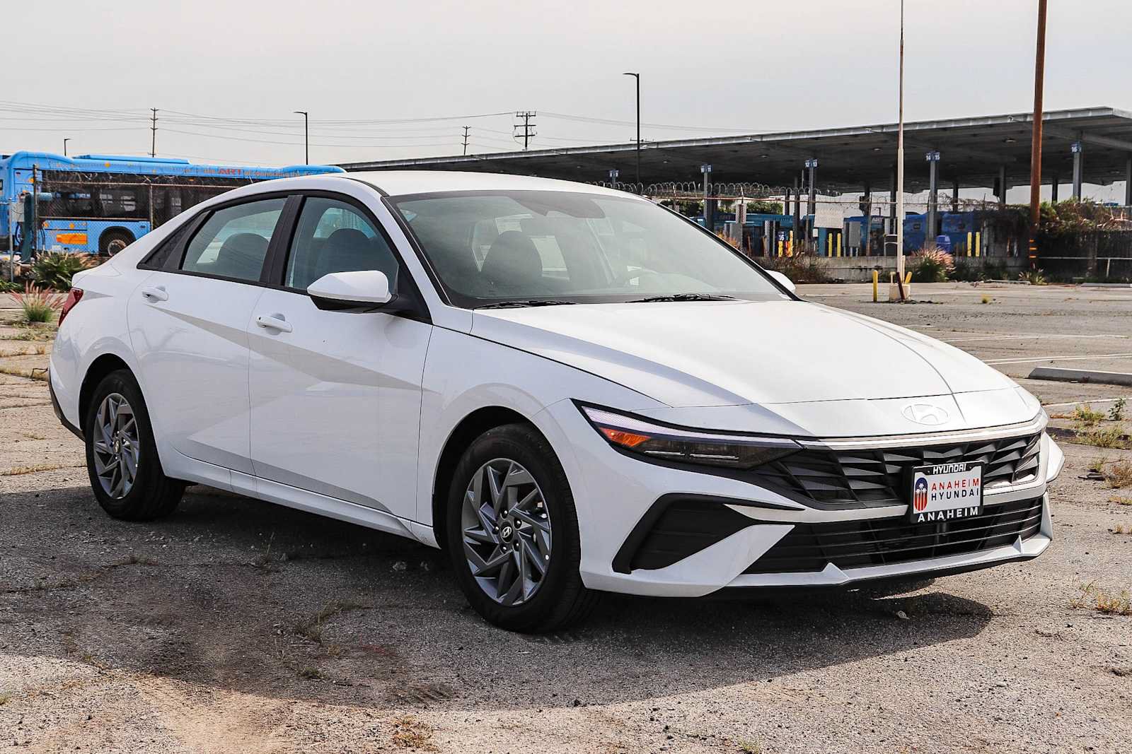 New 2026 Hyundai Elantra Hybrid FWD image 3