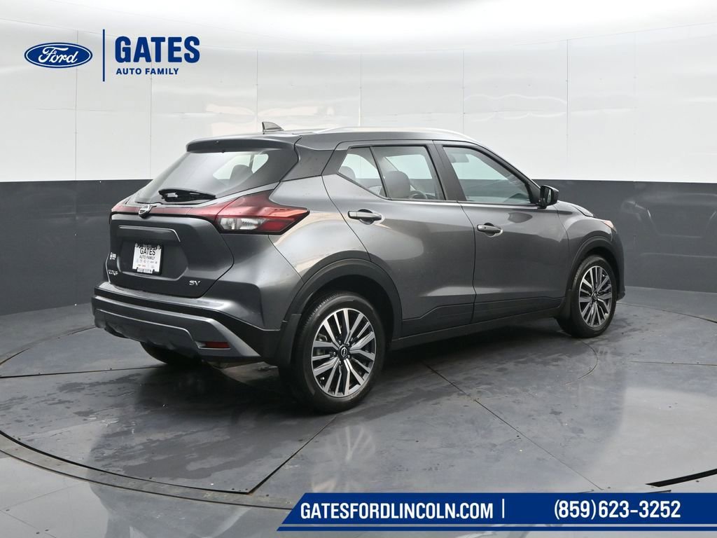 Used 2024 Nissan Kicks SV FWD image 2