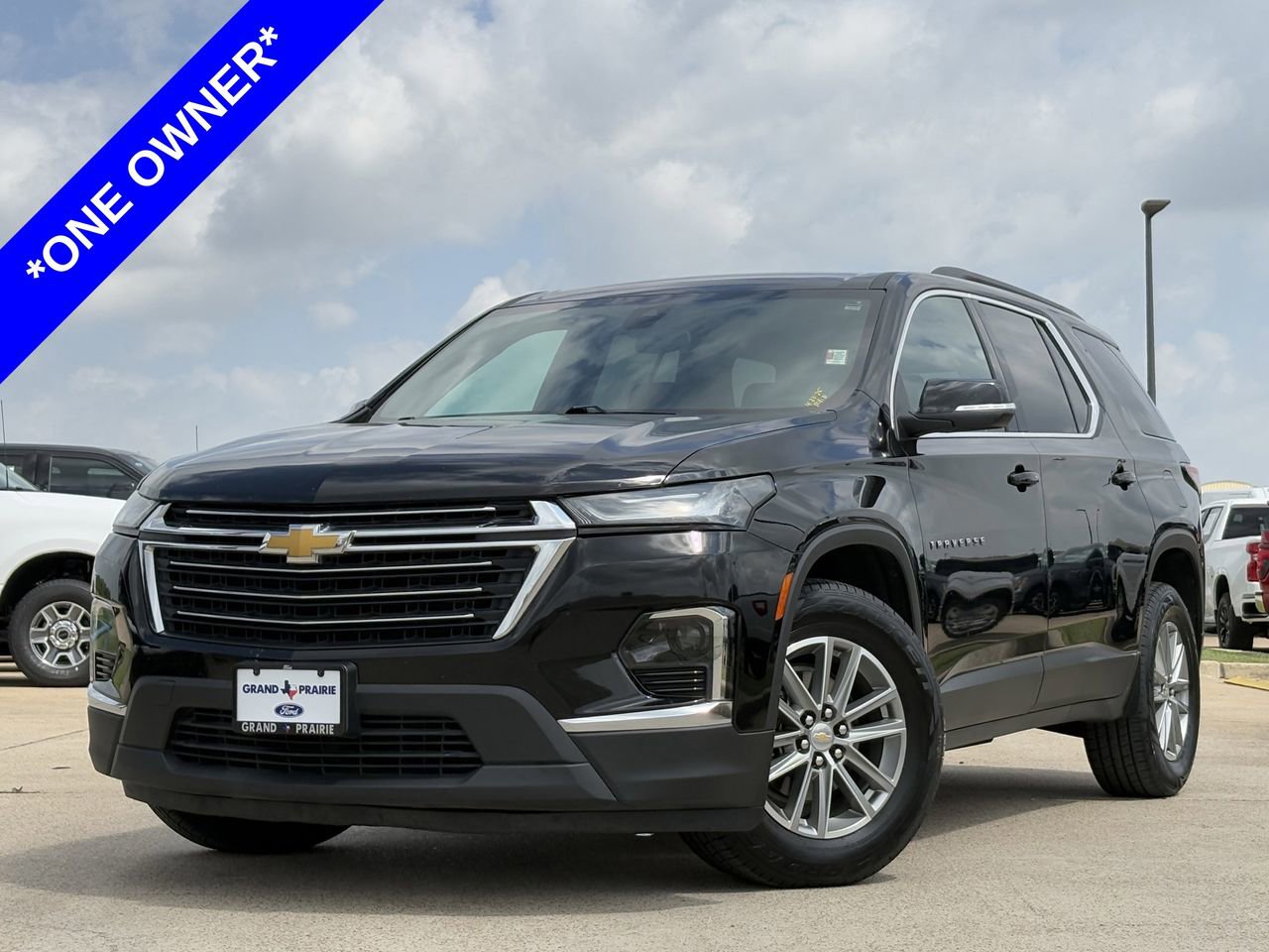 Used 2023 Chevrolet Traverse LT w/ LPO, Floor Liner Package AWD/4WD image 2