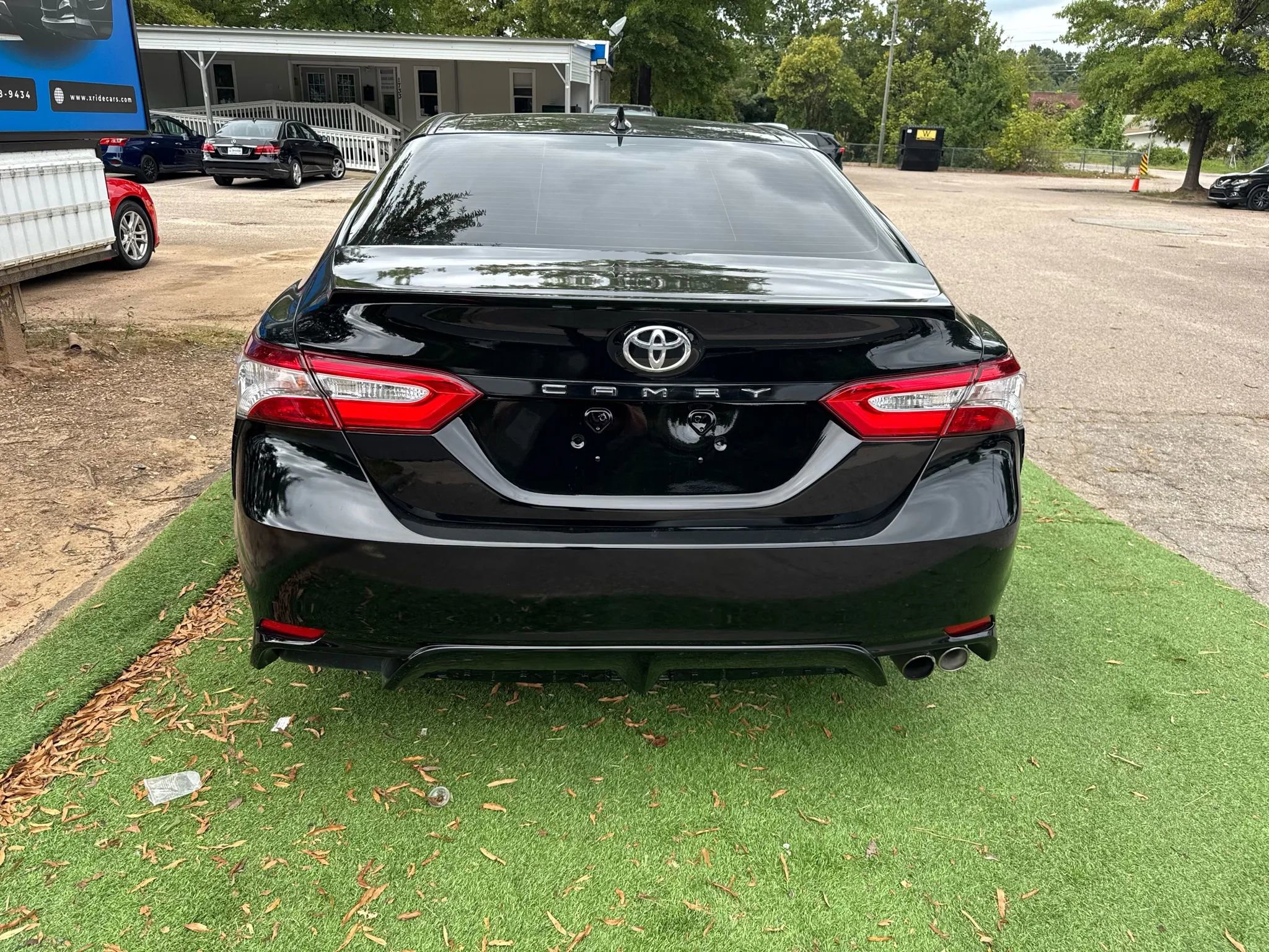 Used 2019 Toyota Camry SE image 5