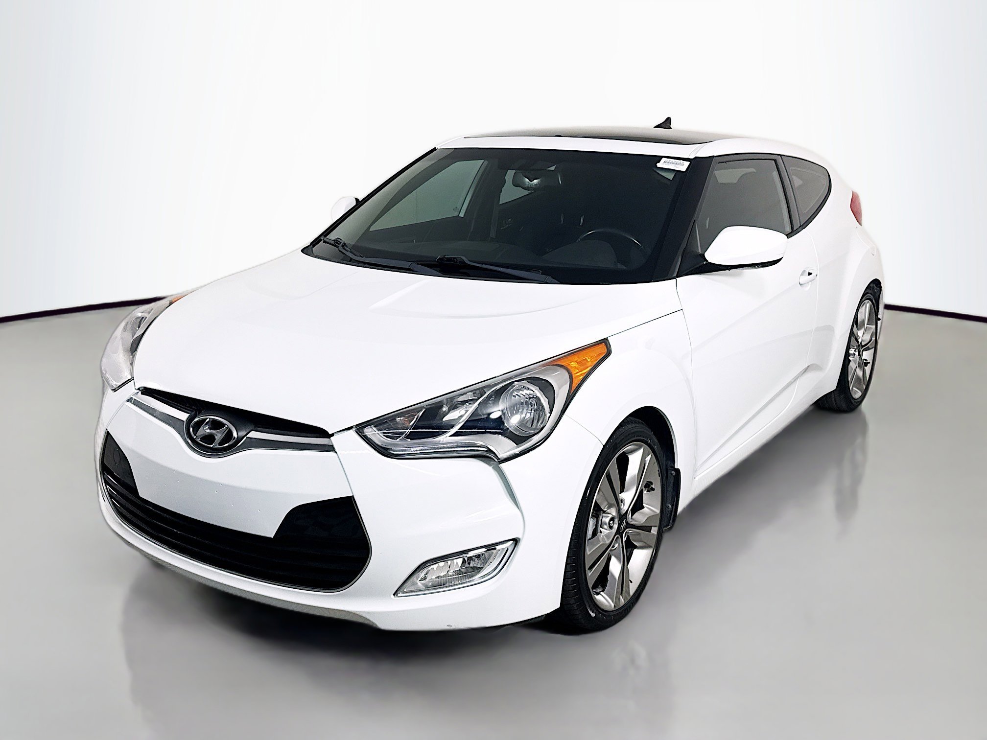 Used 2017 Hyundai Veloster Value Edition image 4