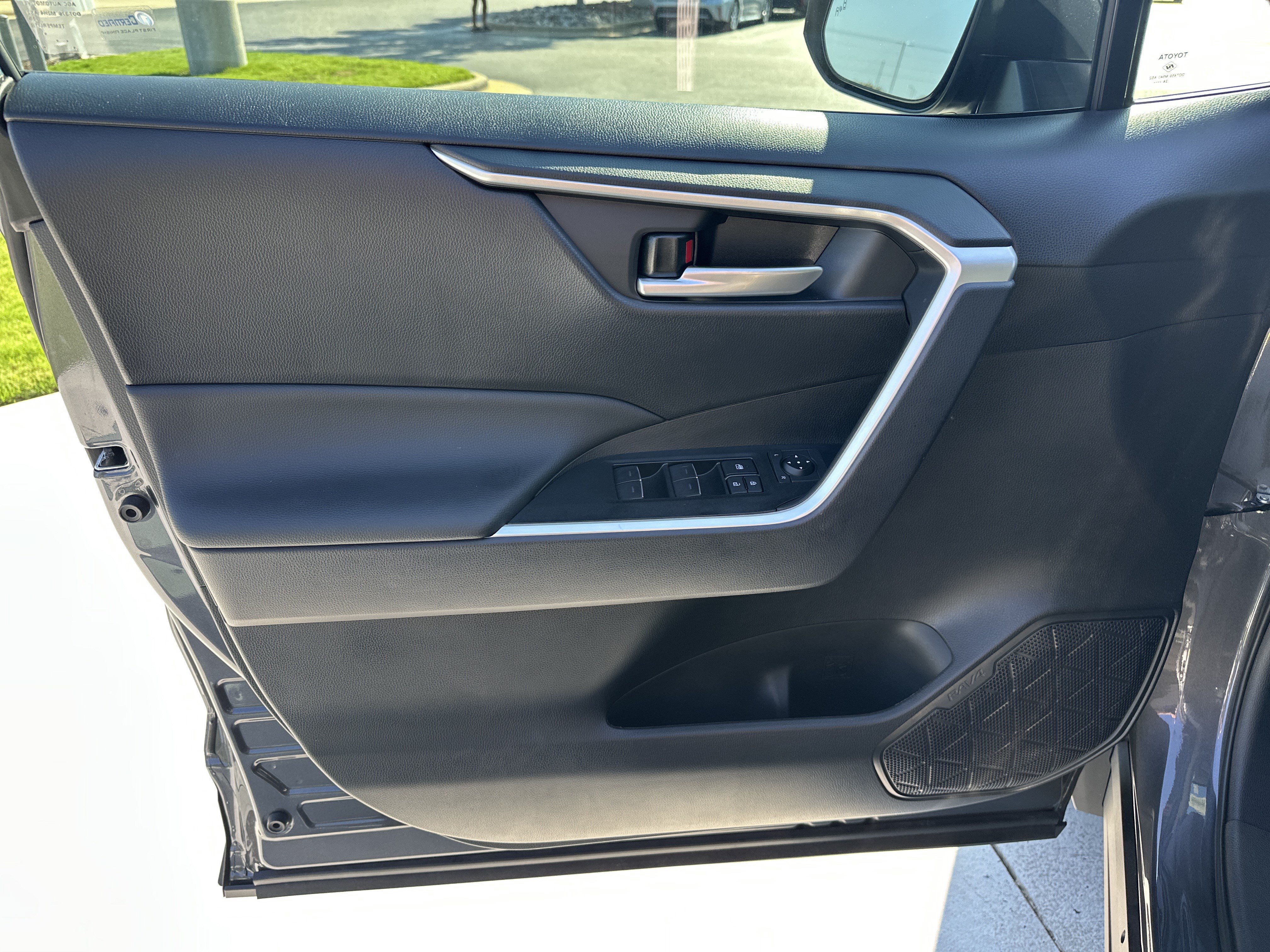 Certified 2025 Toyota RAV4 XLE AWD/4WD image 14