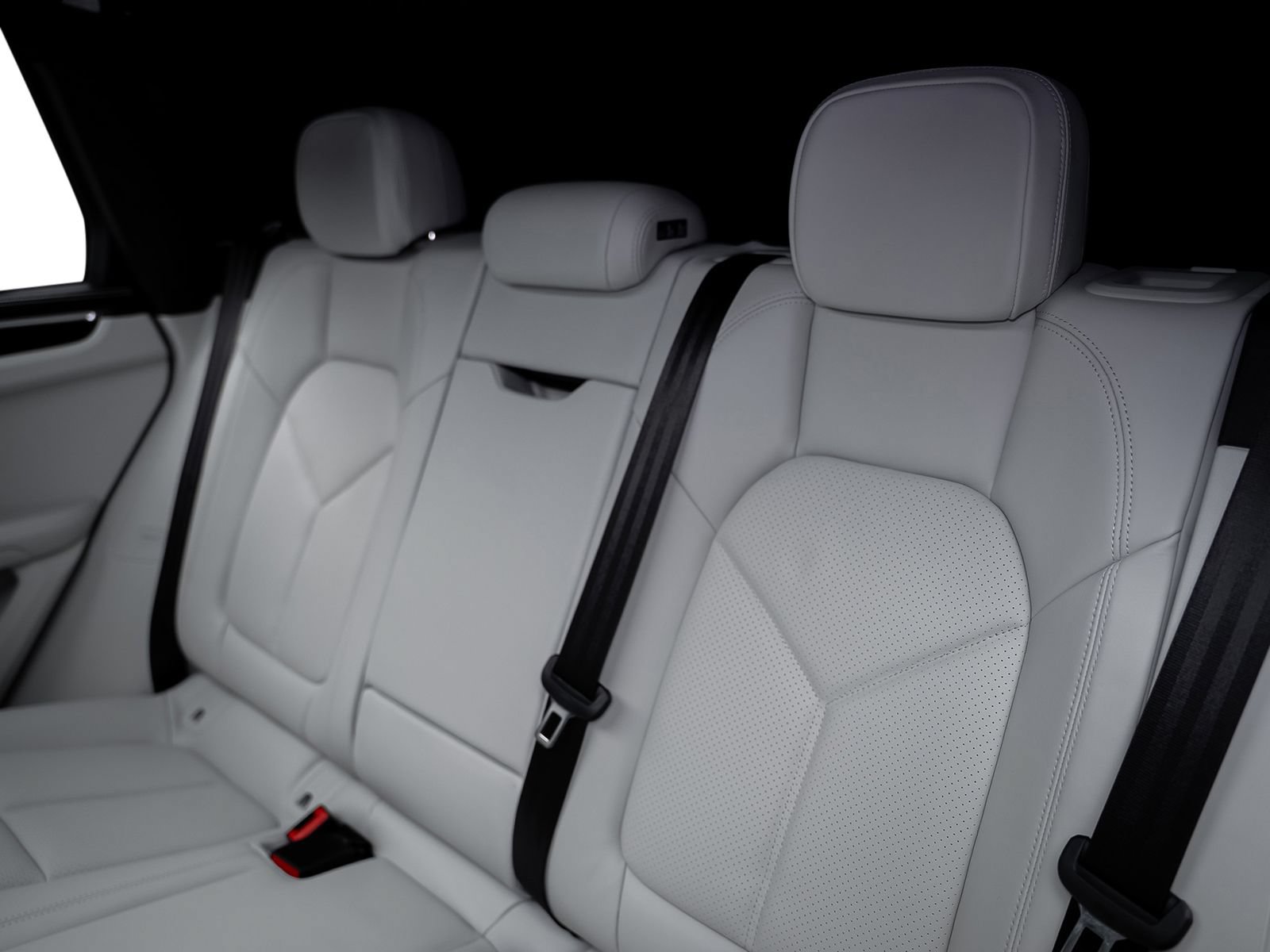 Used 2025 Porsche Macan AWD/4WD image 37