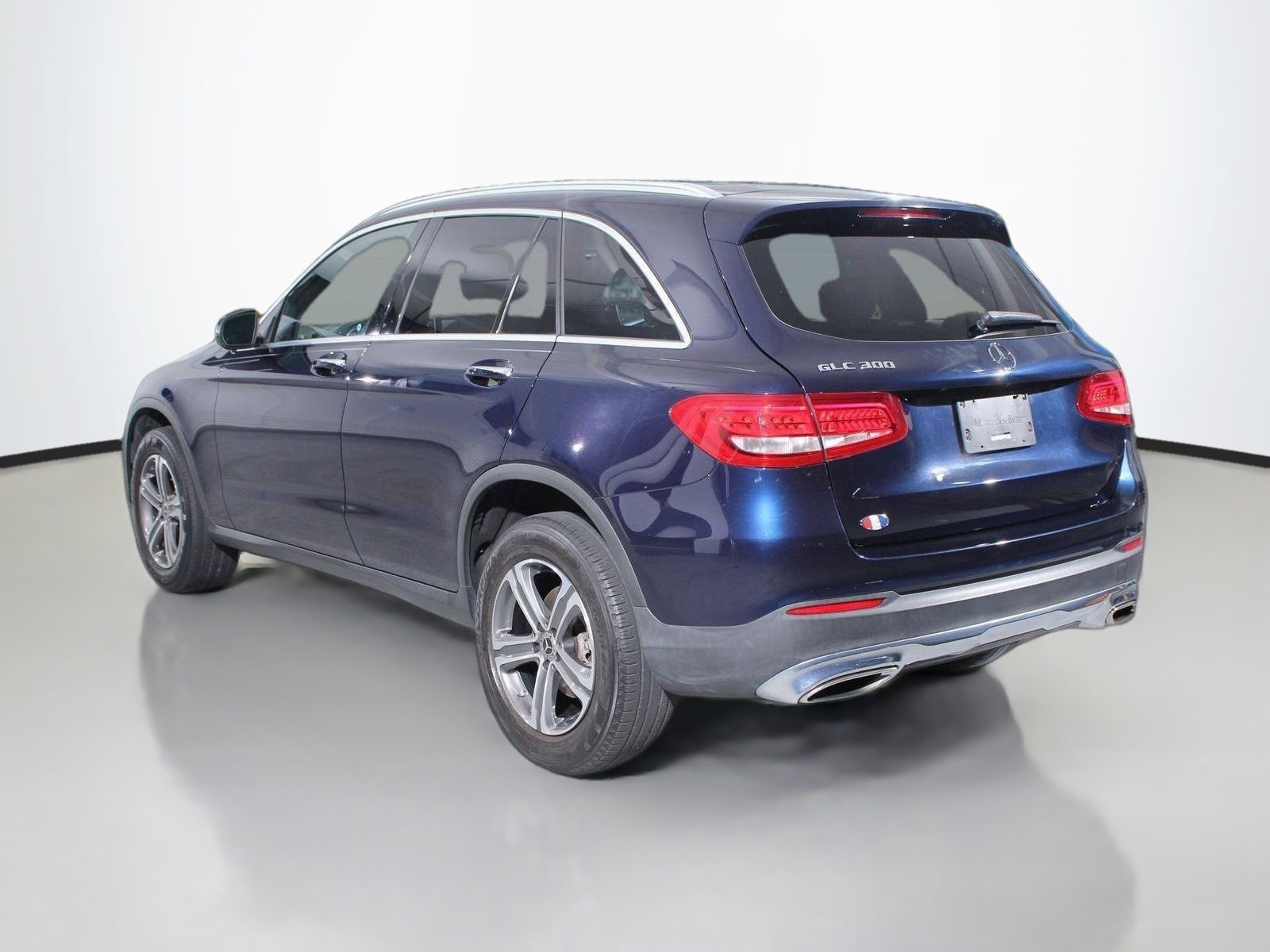 Used 2019 Mercedes-Benz GLC 300 image 4