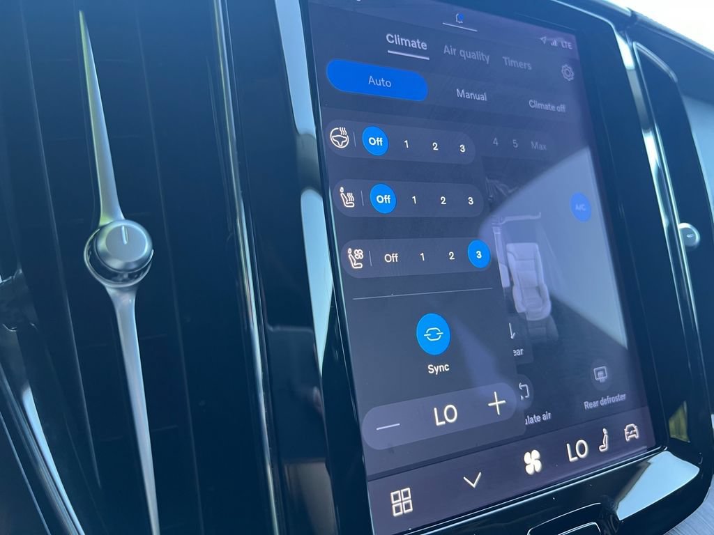 Certified 2023 Volvo XC60 B5 Ultimate AWD/4WD image 18