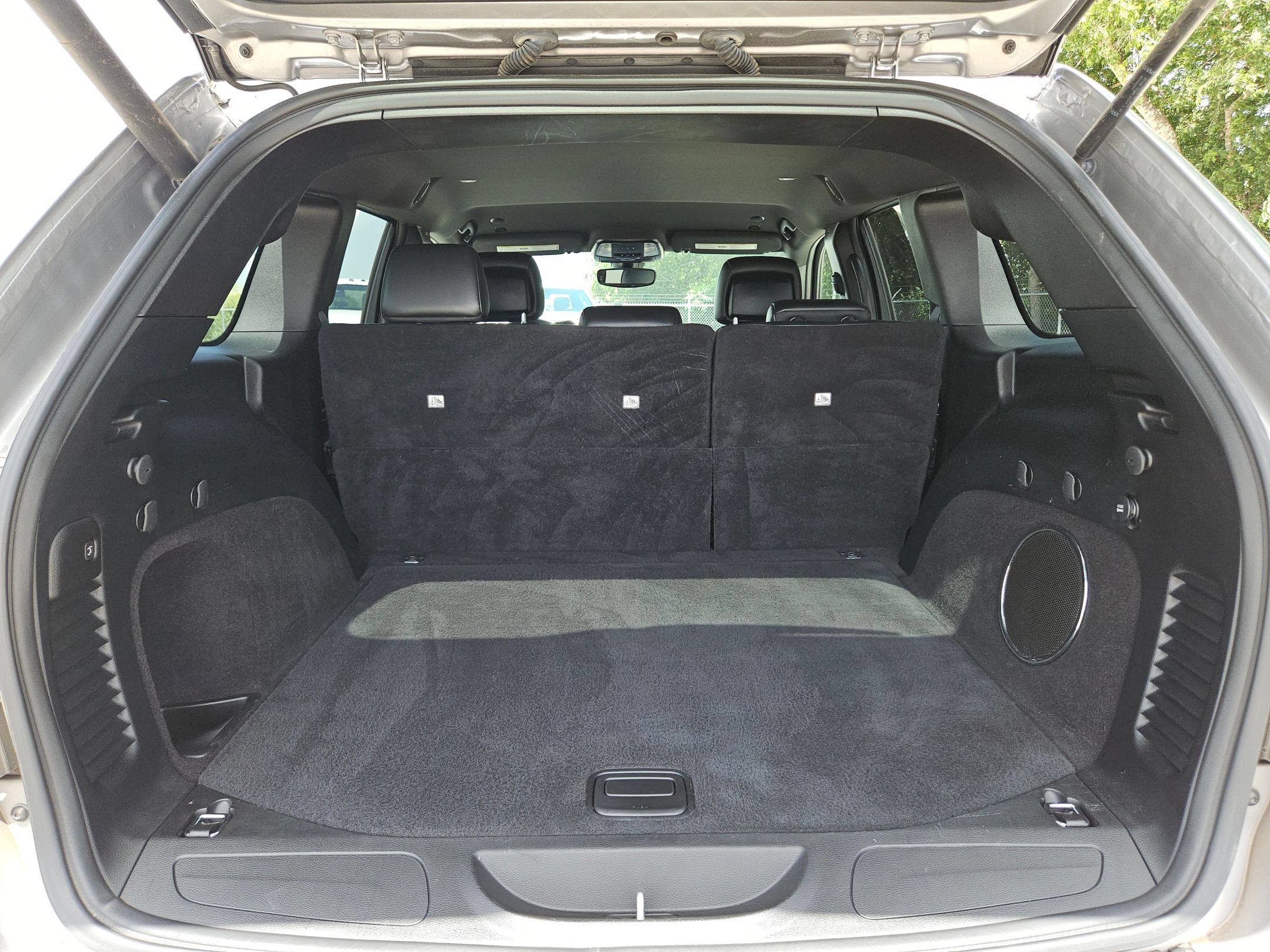 Used 2018 Jeep Grand Cherokee Altitude RWD image 24