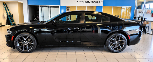 Used 2022 Dodge Charger SXT w/ Blacktop Package RWD image 2