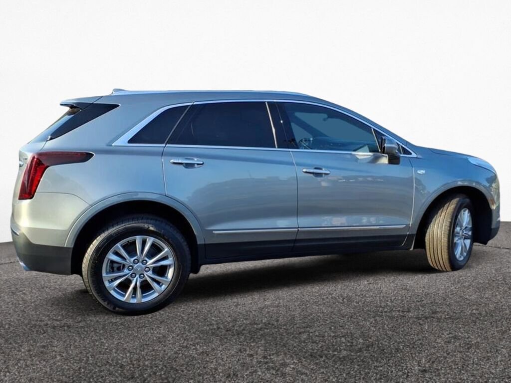 New 2025 Cadillac XT5 Luxury image 3