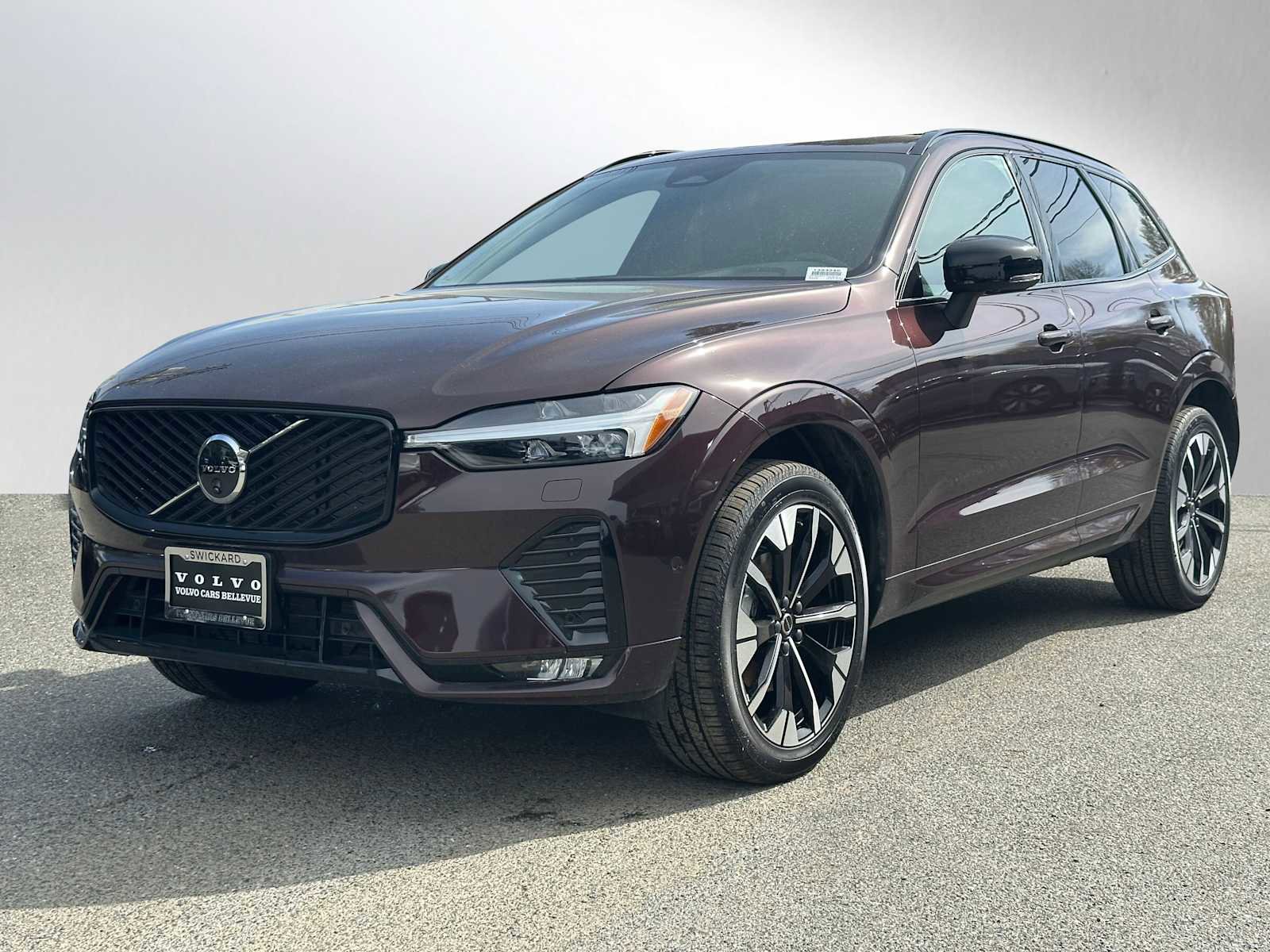 Used 2026 Volvo XC60 B5 Plus w/ Climate Package PRO image 7