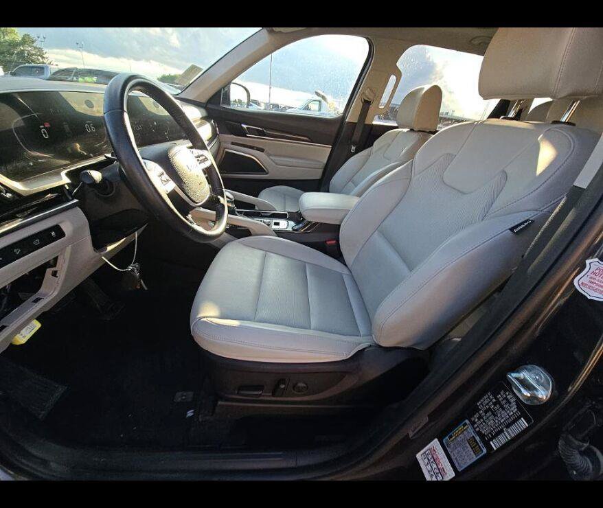 Used 2025 Kia Telluride S FWD image 3