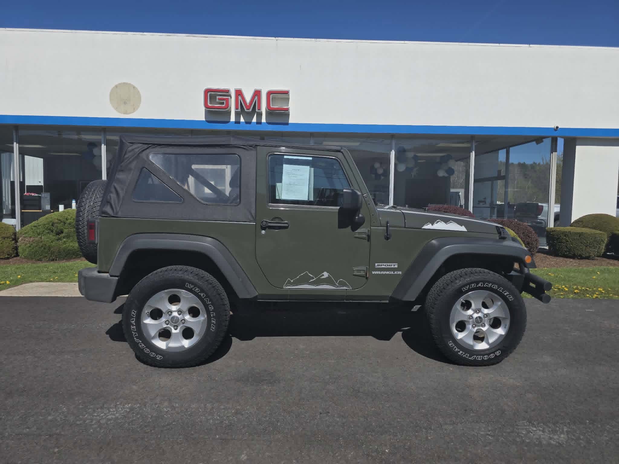 Used 2015 Jeep Wrangler Sport AWD/4WD image 2