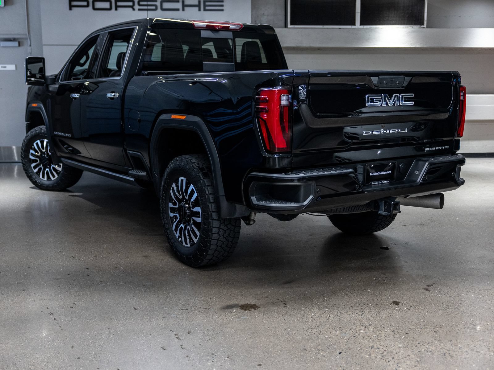 Used 2024 GMC Sierra 2500 Denali Ultimate w/ Max Trailering Package AWD/4WD image 3