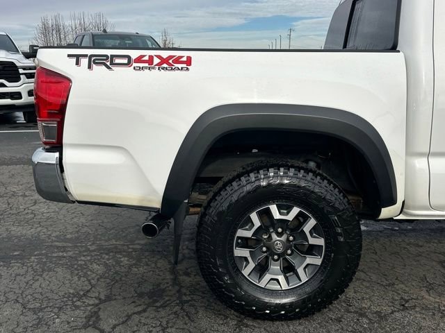 Used 2017 Toyota Tacoma 4x4 Double Cab image 9