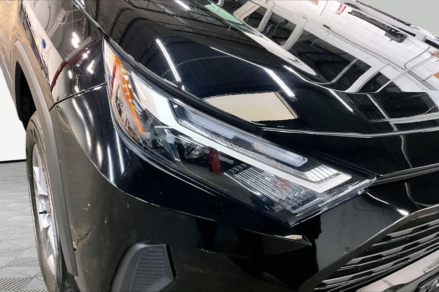 Used 2025 Toyota RAV4 LE AWD/4WD image 28