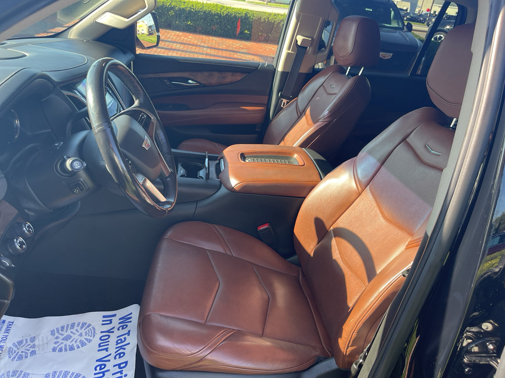 Used 2019 Cadillac Escalade Premium Luxury AWD/4WD image 16