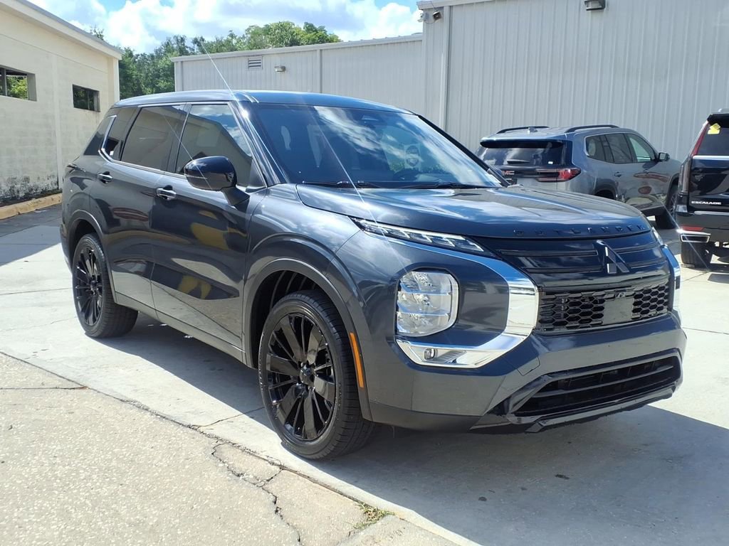 Used 2026 Mitsubishi Outlander LE FWD image 5