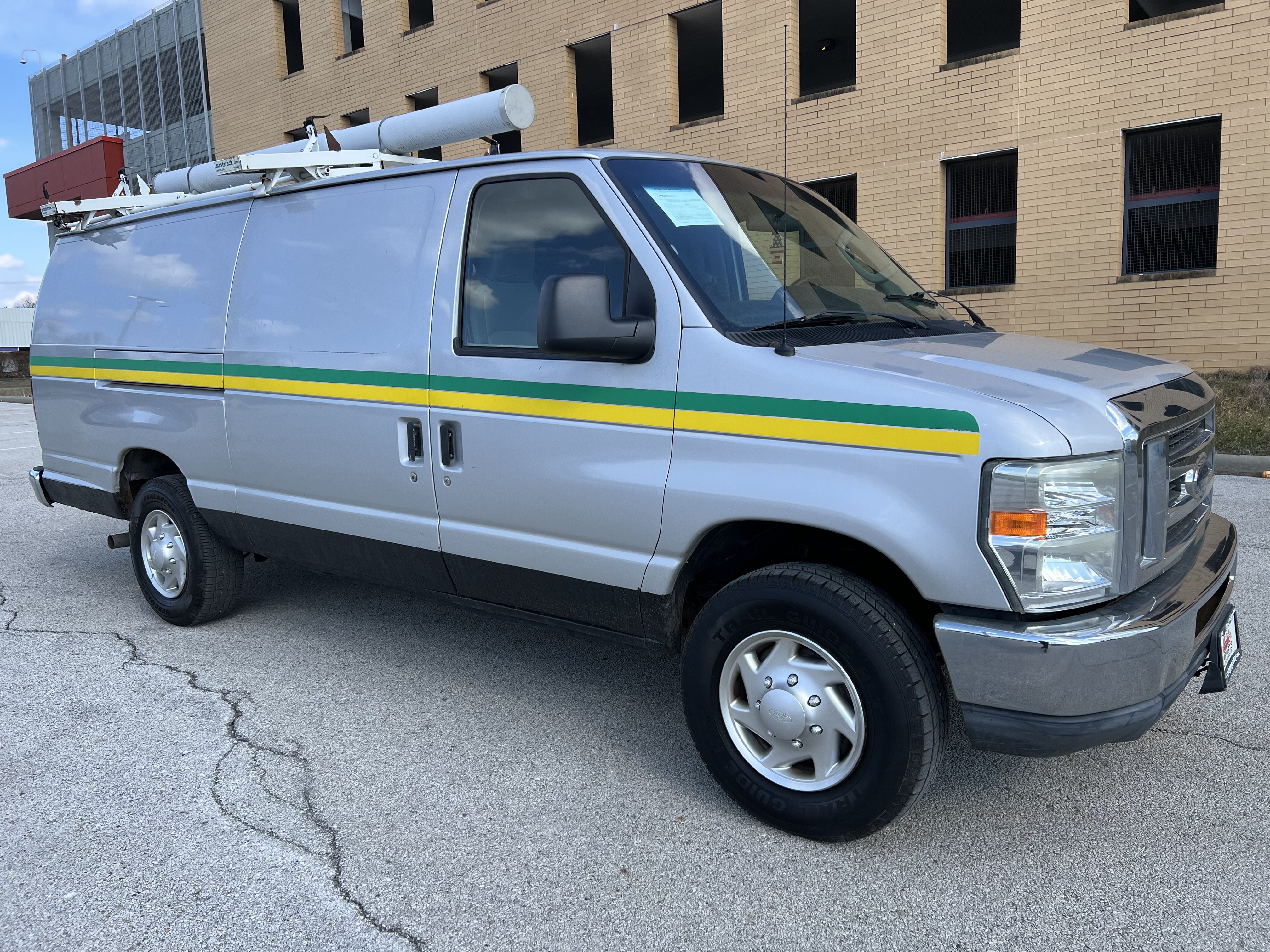 Used 2011 Ford E-250 and Econoline 250 Extended w/ Commercial Cargo Van Pkg RWD image 11