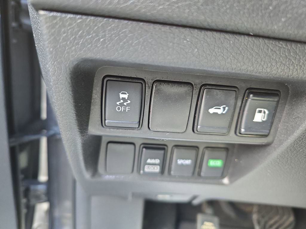 Used 2018 Nissan Rogue SV image 14